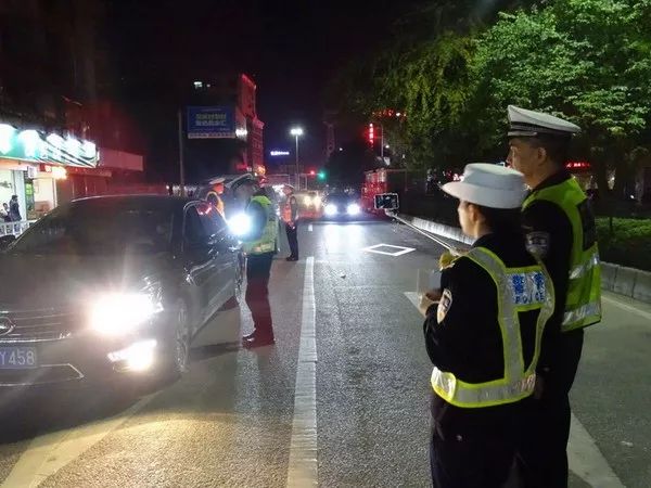 隔夜酒驾新规定下的鼓舞之旅，远离尘嚣，探索自然美景
